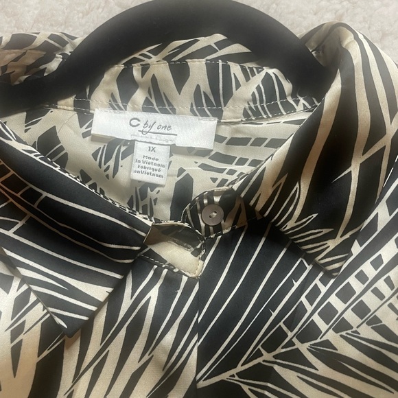 Black and Cream Plus-size Contemporary Geometric Print Women’s Blouse NWT - Picture 13 of 13